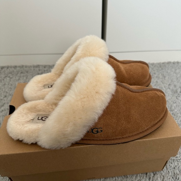 UGG Women's Tan Slippers - Picture 5 of 7